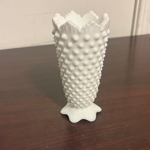 Fenton White Hobnail Vase - Picture 10 of 10